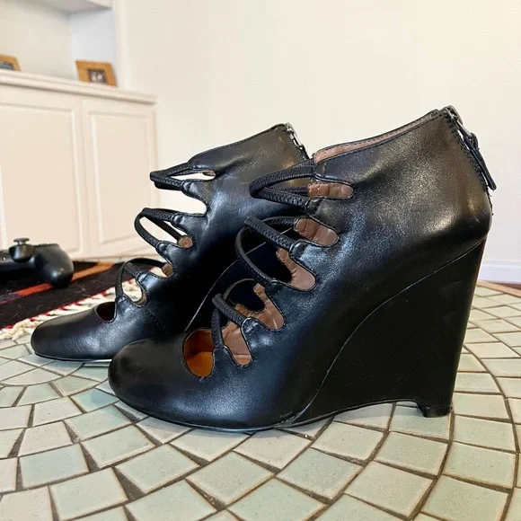 Incredible MRKT (Market) strappy wedges! - Picture 2 of 16